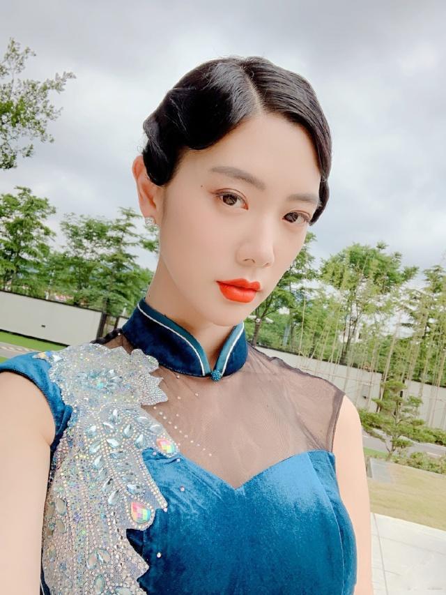 香烟女郎